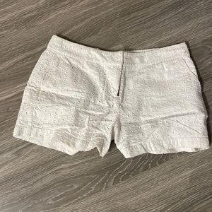 VINEYARD VINES WHITE EYELET SHORTS - SIZE 10